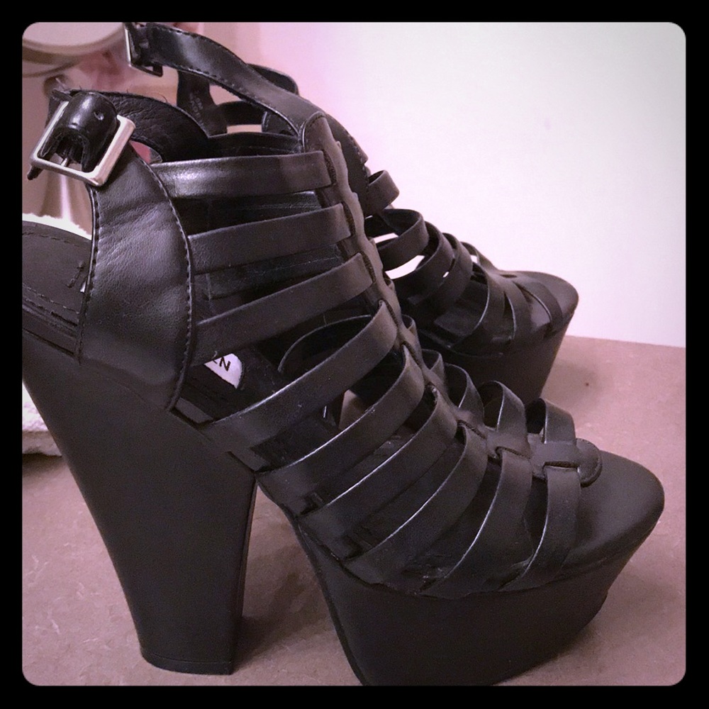Steve Madden Black Platform heels